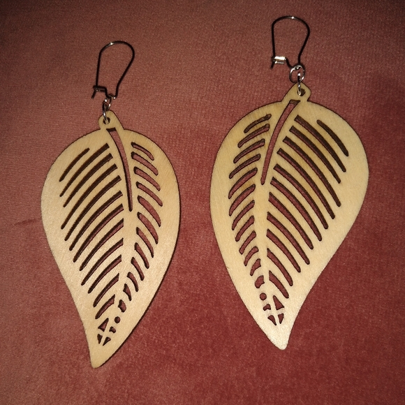 Boho Wood Leaf Feather Earrings Lightweight Carved Cut Out Bohemian Big Leaves - Picture 4 of 5